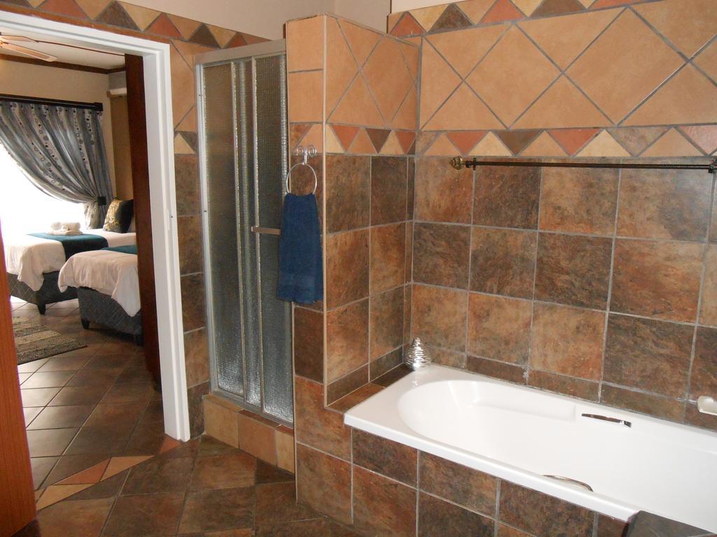 Safari Guesthouse Vryburg Exterior photo