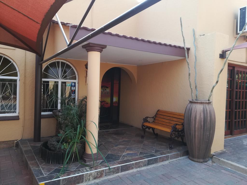 Safari Guesthouse Vryburg Exterior photo