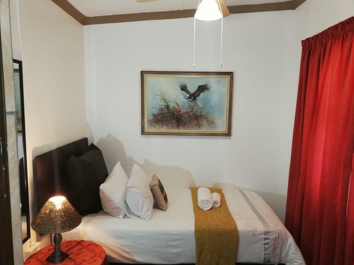 Safari Guesthouse Vryburg Exterior photo