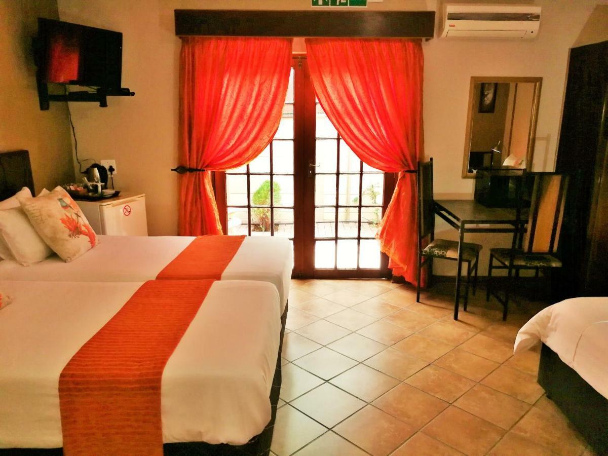 Safari Guesthouse Vryburg Exterior photo