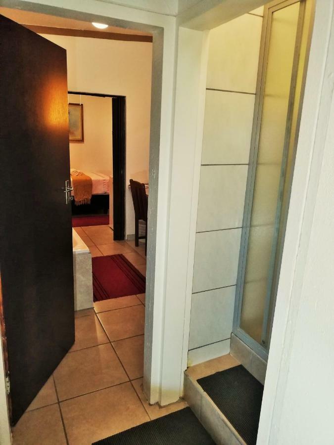 Safari Guesthouse Vryburg Exterior photo