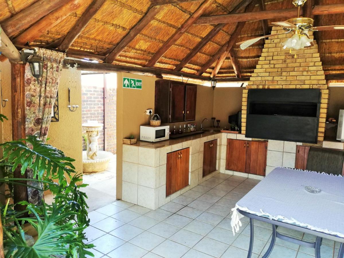 Safari Guesthouse Vryburg Exterior photo
