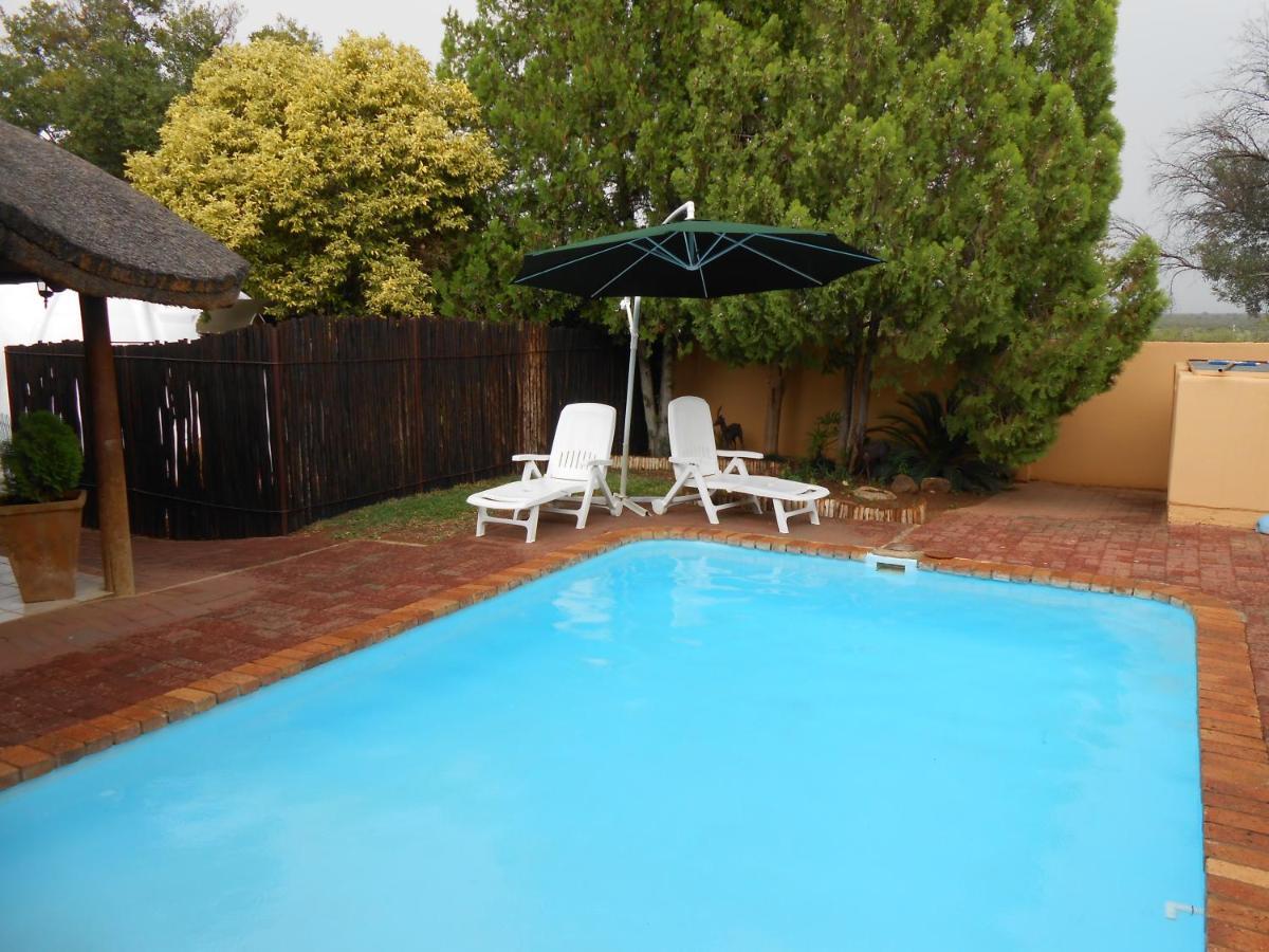 Safari Guesthouse Vryburg Exterior photo