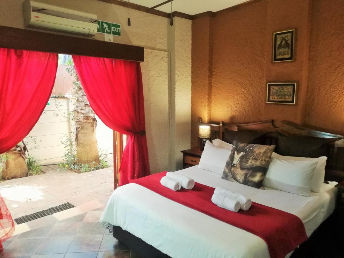 Safari Guesthouse Vryburg Exterior photo